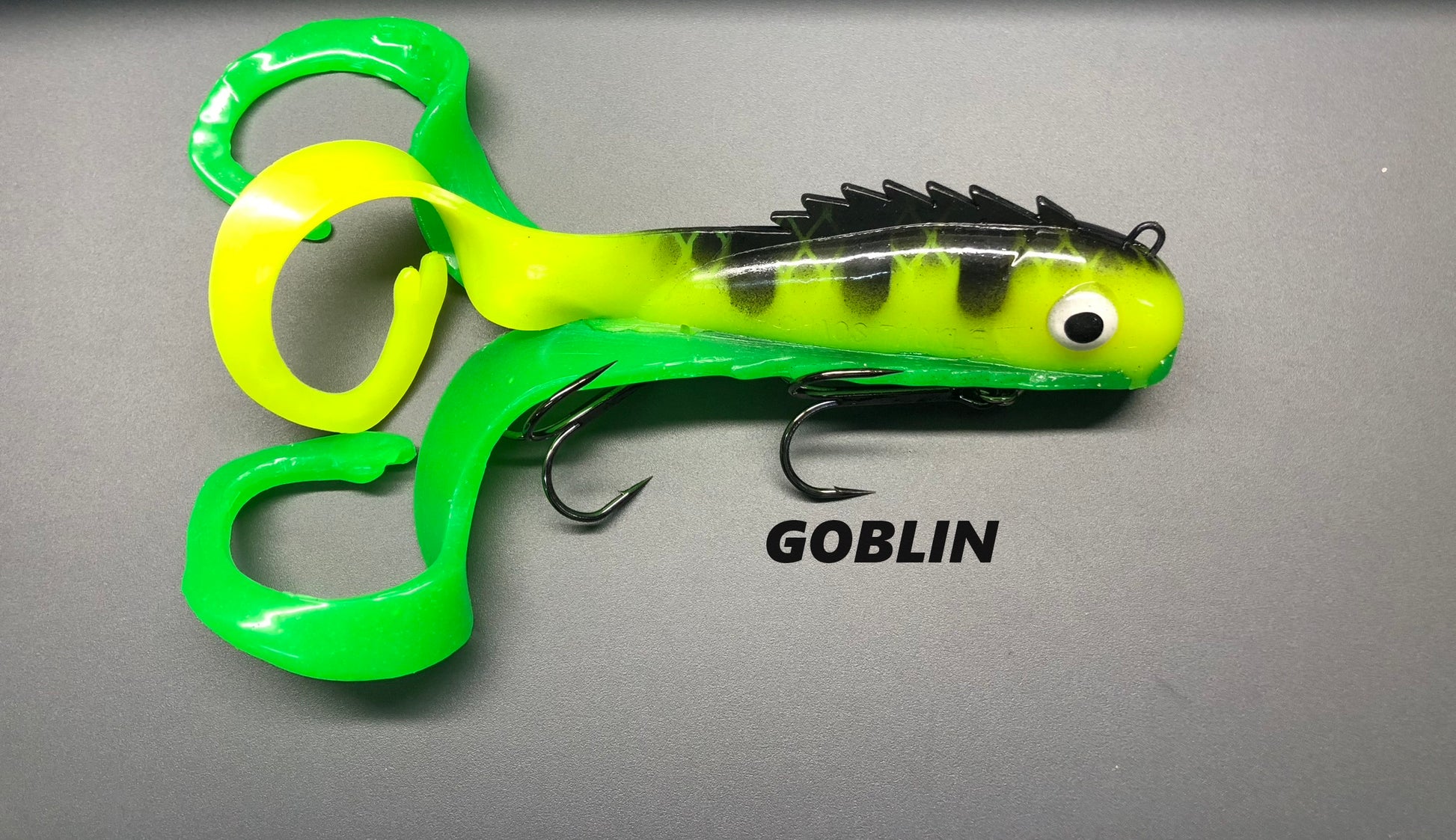 Goblin Medussa Mini, The extra-lively, triple-tailed, brilliantly colored Medussa features a rock-solid interior harness locked onto two big, sticky-sharp trebles; the overall quality of construction is as good as it gets! Jerk it, rip it, troll it, slow roll it, or straight-retrieve it; it doesn't matter how you fish it—musky want to eat it!